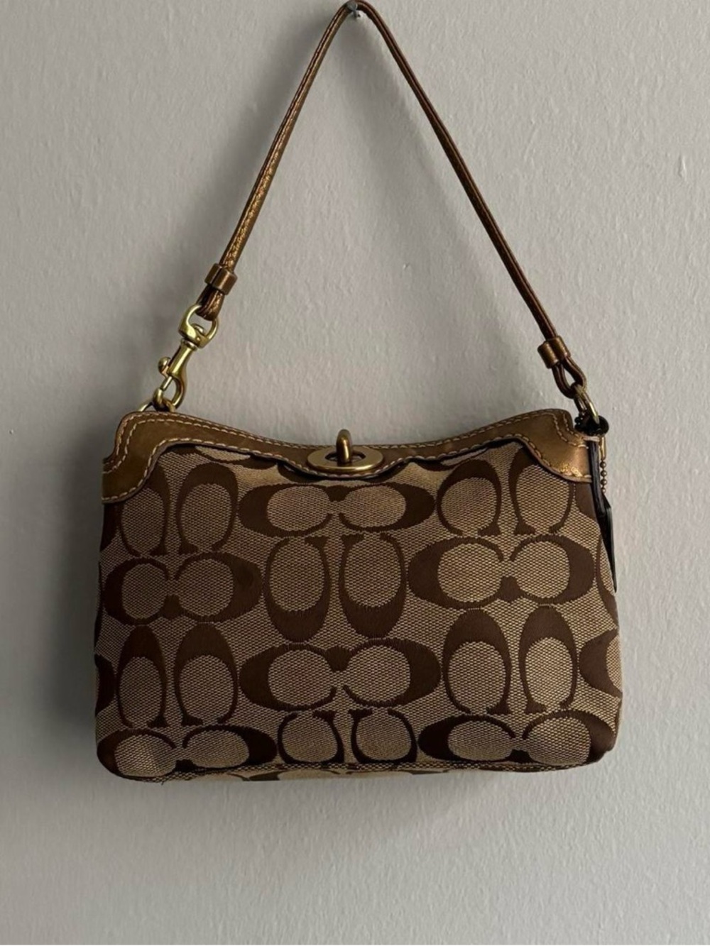 Coach Signature C Turnlock Wristlet